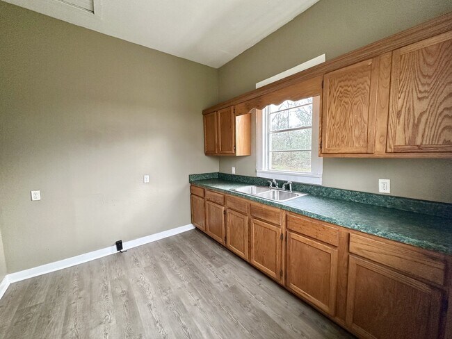 Building Photo - 1332 15th Pl SW