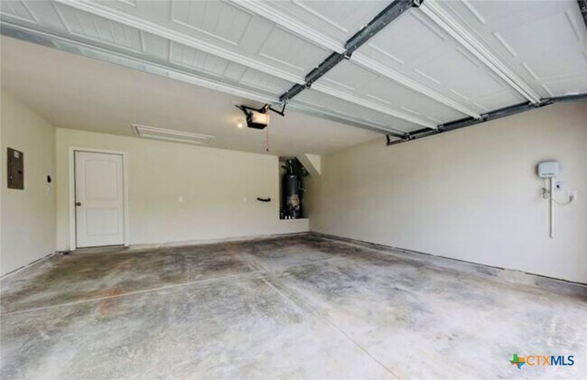 Building Photo - 2281 Kiskadee Dr