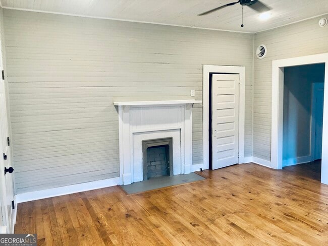 Building Photo - 702 Radford St