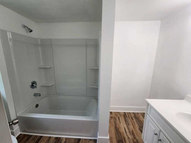Building Photo - 3 bed 1 bath Ranch
