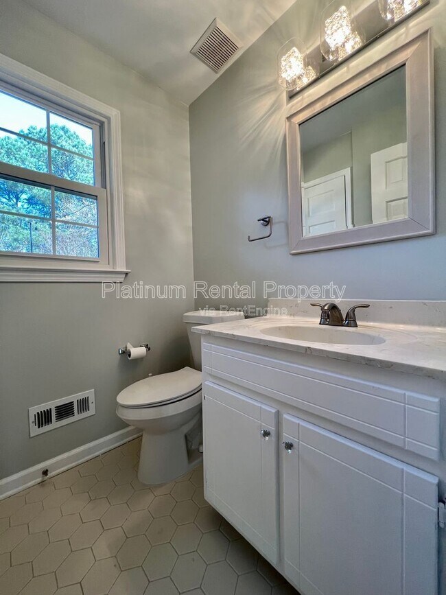 Building Photo - 3707 Rogers Cove