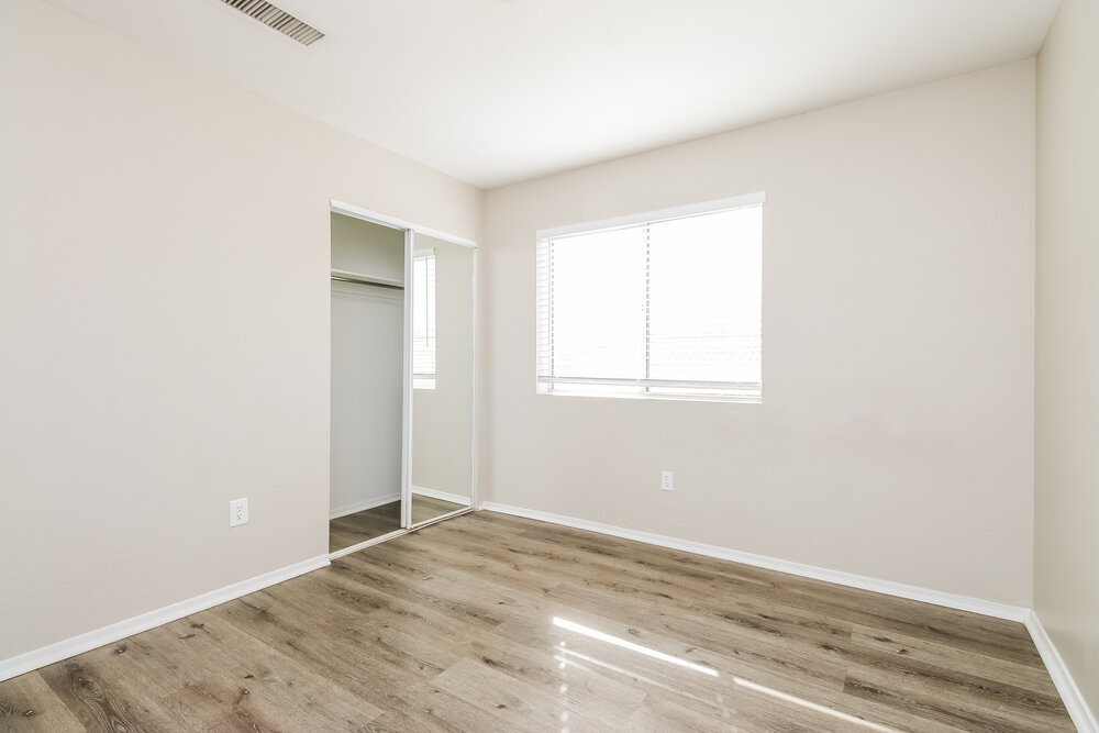 Building Photo - 1042 N Blackbird Dr