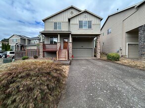 Building Photo - Spacious 4 Bed, 2.5 Bath Home!