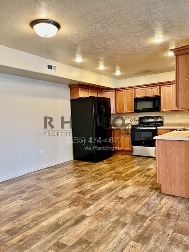 Building Photo - 6941 Village River Ln