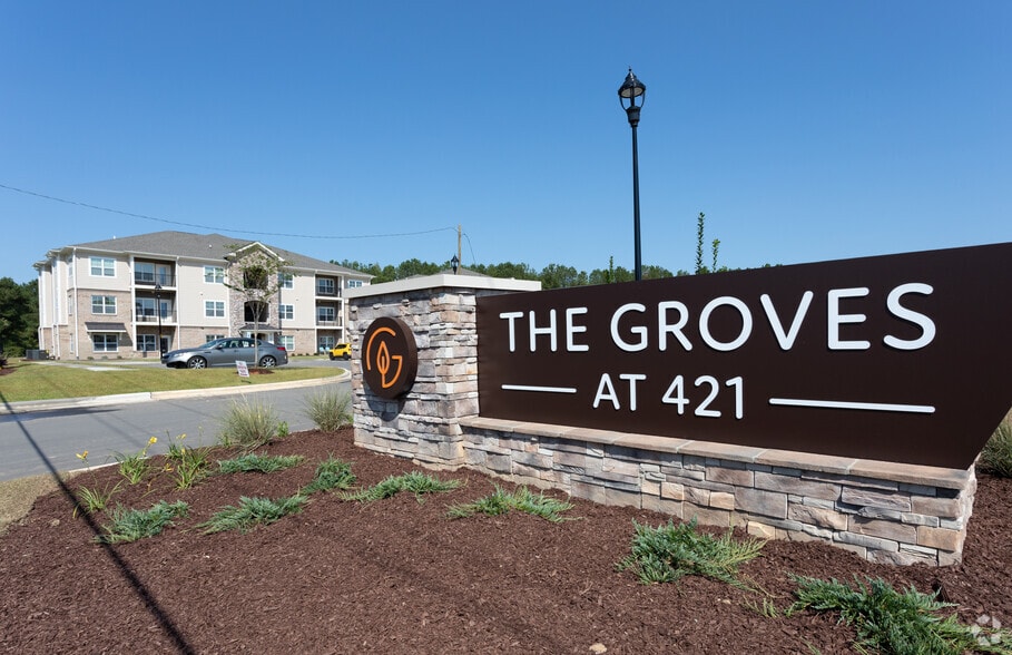 Building Photo - The Groves at 421