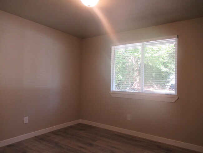 Building Photo - Updated 3 bedroom, 1.75 bath rambler in Covington