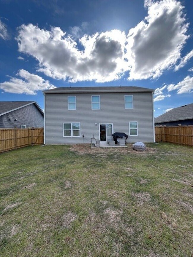 Building Photo - Discover this spacious 4-bedroom, 2.5-bath home in Winnabow, NC
