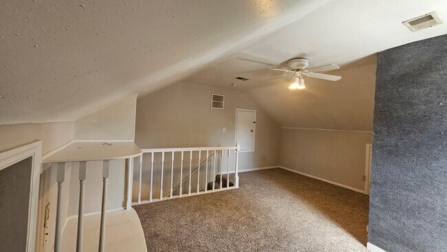 Building Photo - 445 W Chickasaw Rd