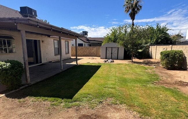 Building Photo - 3 bedroom at Peoria & 59th Ave