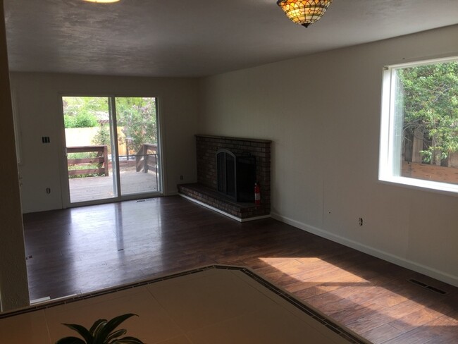 Building Photo - Beautiful and Quiet Ashland 3/2 Home