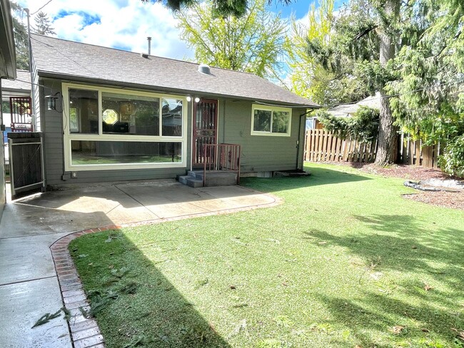 Building Photo - Parkrose Heights neighborhood, 3 bedroom, ...