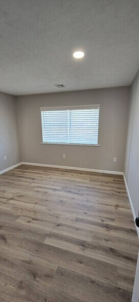 Building Photo - 245 Plum Aly