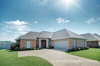 Building Photo - 142 Lakeway Drive