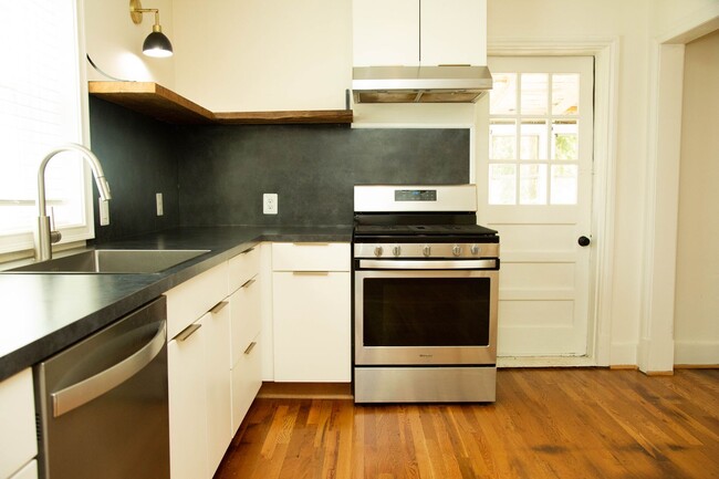 Building Photo - 4 Bedroom House Available Near Scott Stadi...