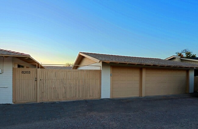 Building Photo - 6203 N 12th Pl