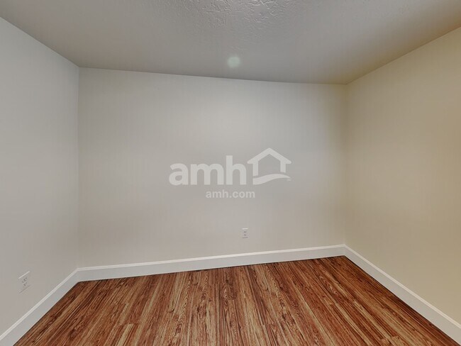 Building Photo - 11068 S Stream Rock Rd