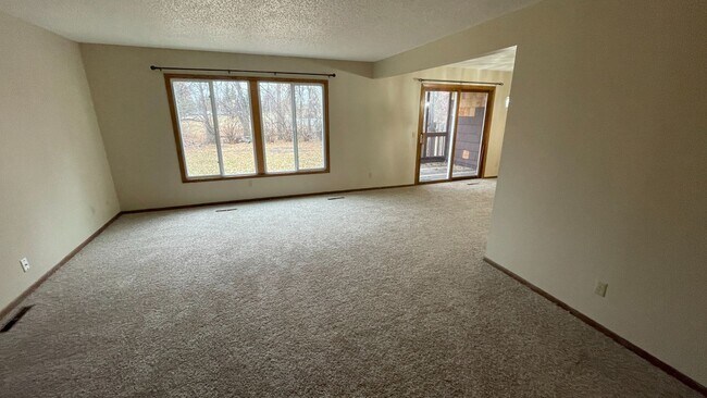 Building Photo - 2261 Springbrook Ct