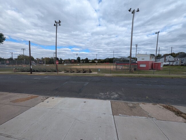 Building Photo - Charming updated 3 bedroom 1 bath Home in ...