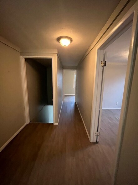 Building Photo - 608 E 4th St