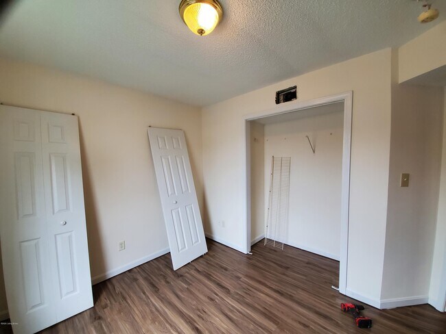 Building Photo - 6418 Venango Dr