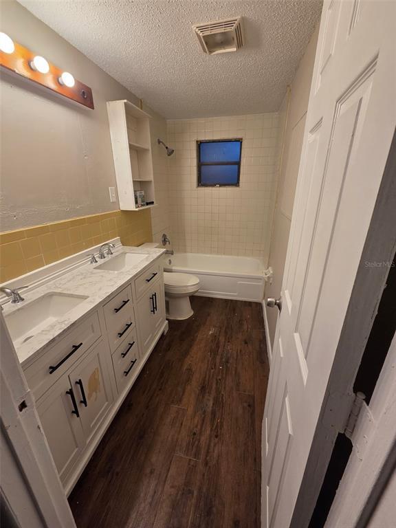 Building Photo - 39611 Meadowood Loop