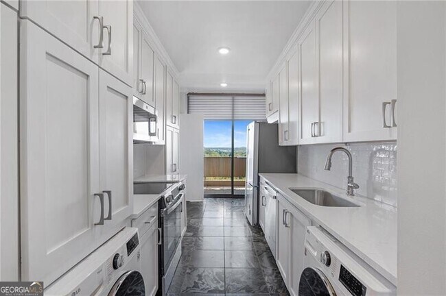 Building Photo - 2575 Peachtree Rd NE