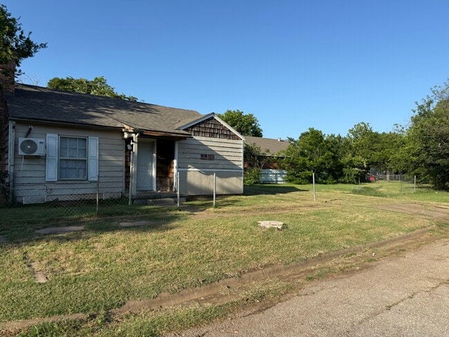 Building Photo - 2304 Ave D