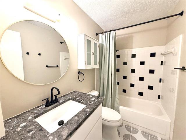 Building Photo - 3309 Ivanhoe Ln