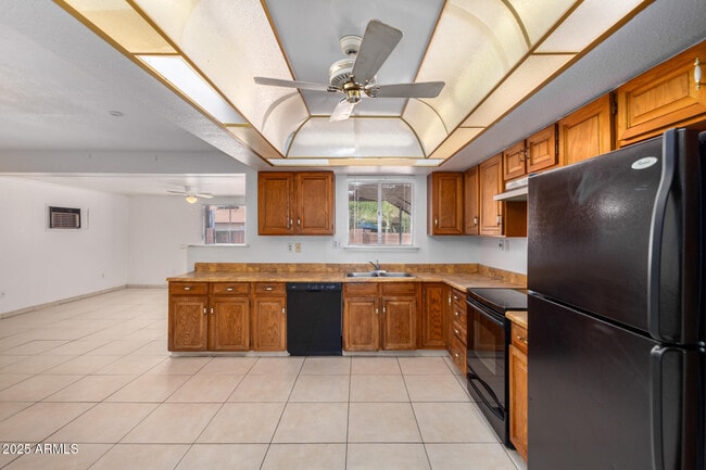 Building Photo - 1348 E Broadmor Dr