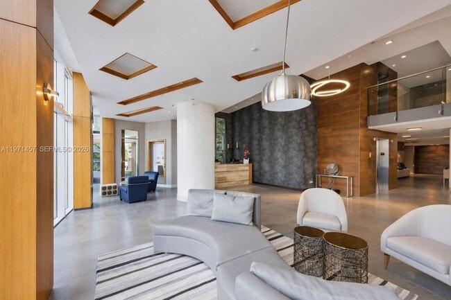 Building Photo - 600 NE 27th St