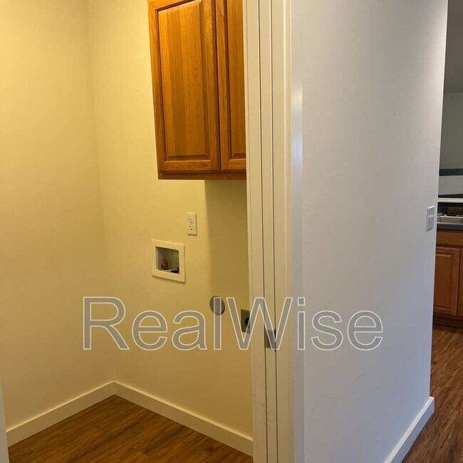 Building Photo - 1214 SW 27th St