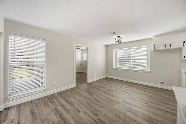 Building Photo - 5702 Old Lodge Dr