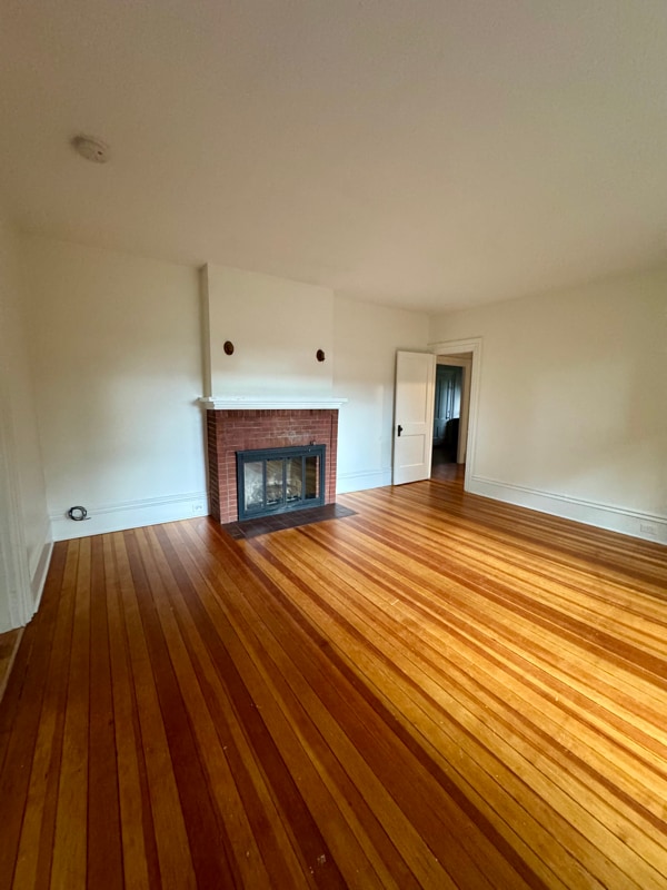 Building Photo - 76 Elm St