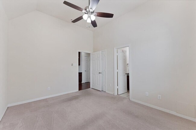 Building Photo - 5502 Lunia Ln