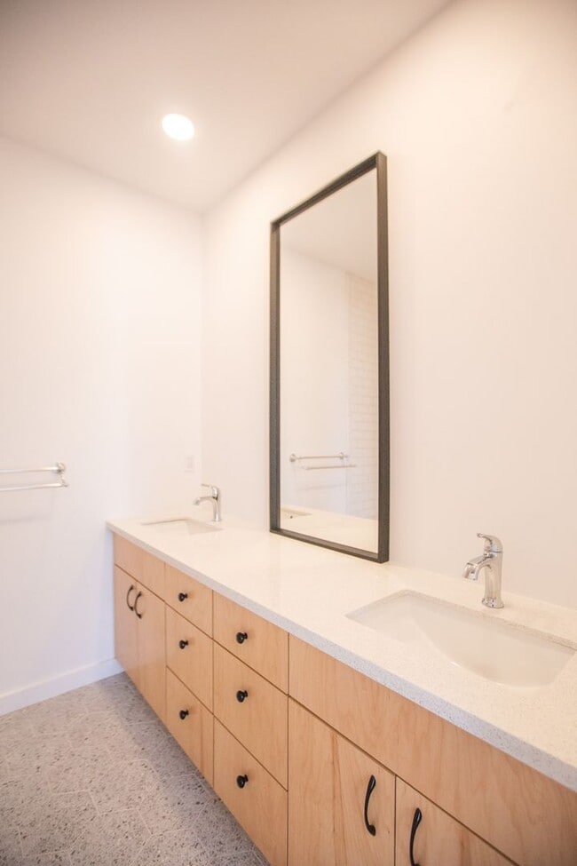 Building Photo - One Month Free ***Available NOW-  3 Bedroo...