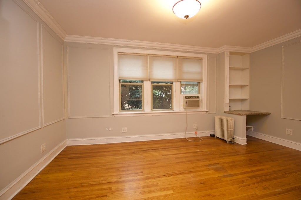 Building Photo - 519 W Surf St