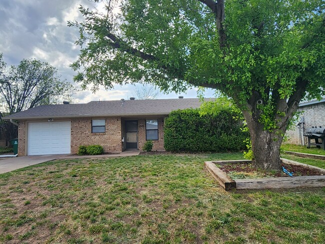 Primary Photo - Welcome to your dream home! Beautiful 3 be...