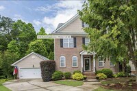 Building Photo - Charming 3-Bed Oasis with Hardwood Eleganc...