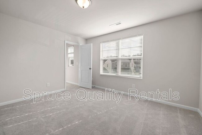 Building Photo - 1011 Red Wing Dr