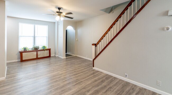 Building Photo - Newly rehabbed 3 bedroom