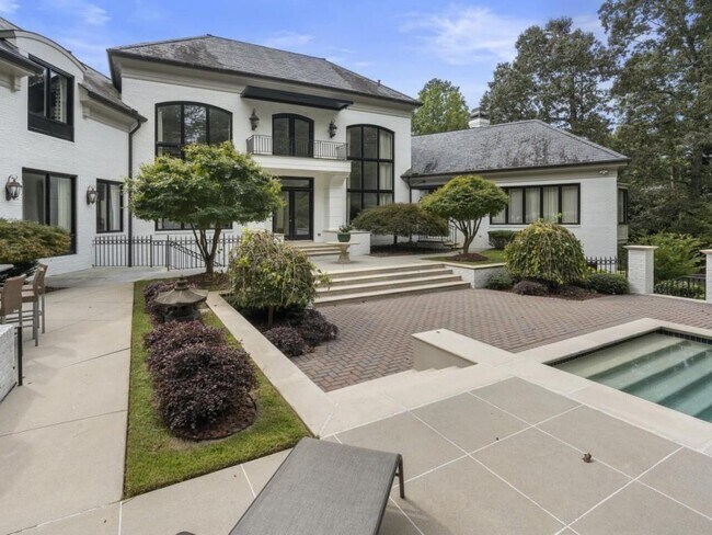 Building Photo - 997 Davis Dr NW