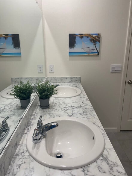 Building Photo - 3115 Marshall Dr