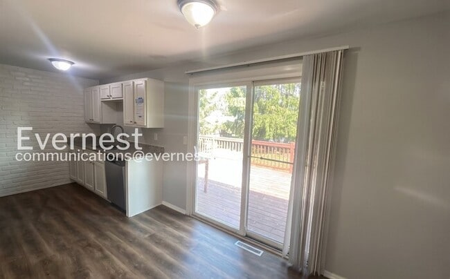 Building Photo - 5042 Bentler Dr