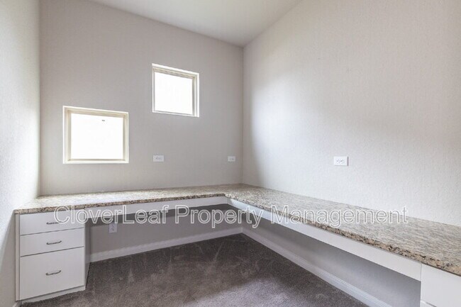Building Photo - 720 Red Barn Bnd
