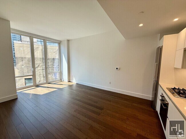 Building Photo - 222 E 44th St