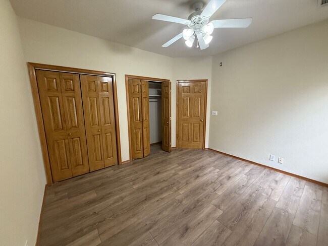 Building Photo - Right On The Green- 3 Bedroom Updated Home on Battle Creek