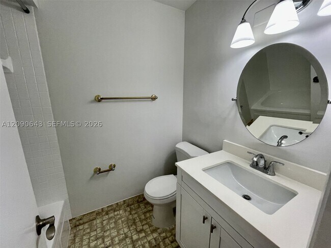 Building Photo - 2160 Bayberry Dr