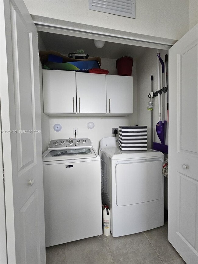 Building Photo - 2637 SE 17th St