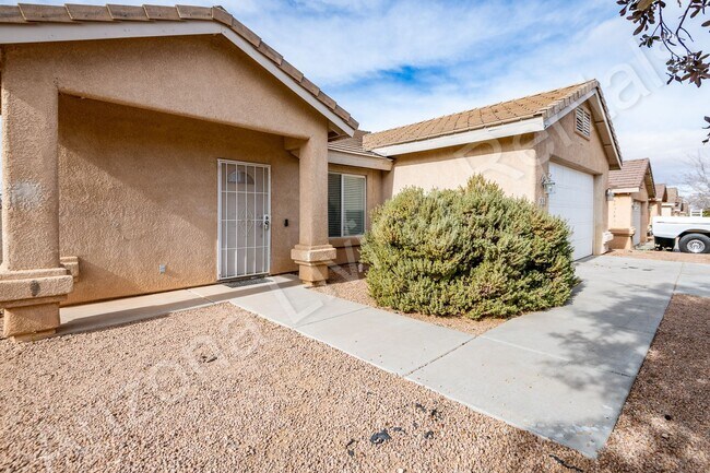 Building Photo - AMAZING 4 BEDROOM HOME