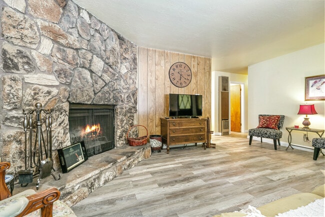 Building Photo - 28434 Altamont Ct